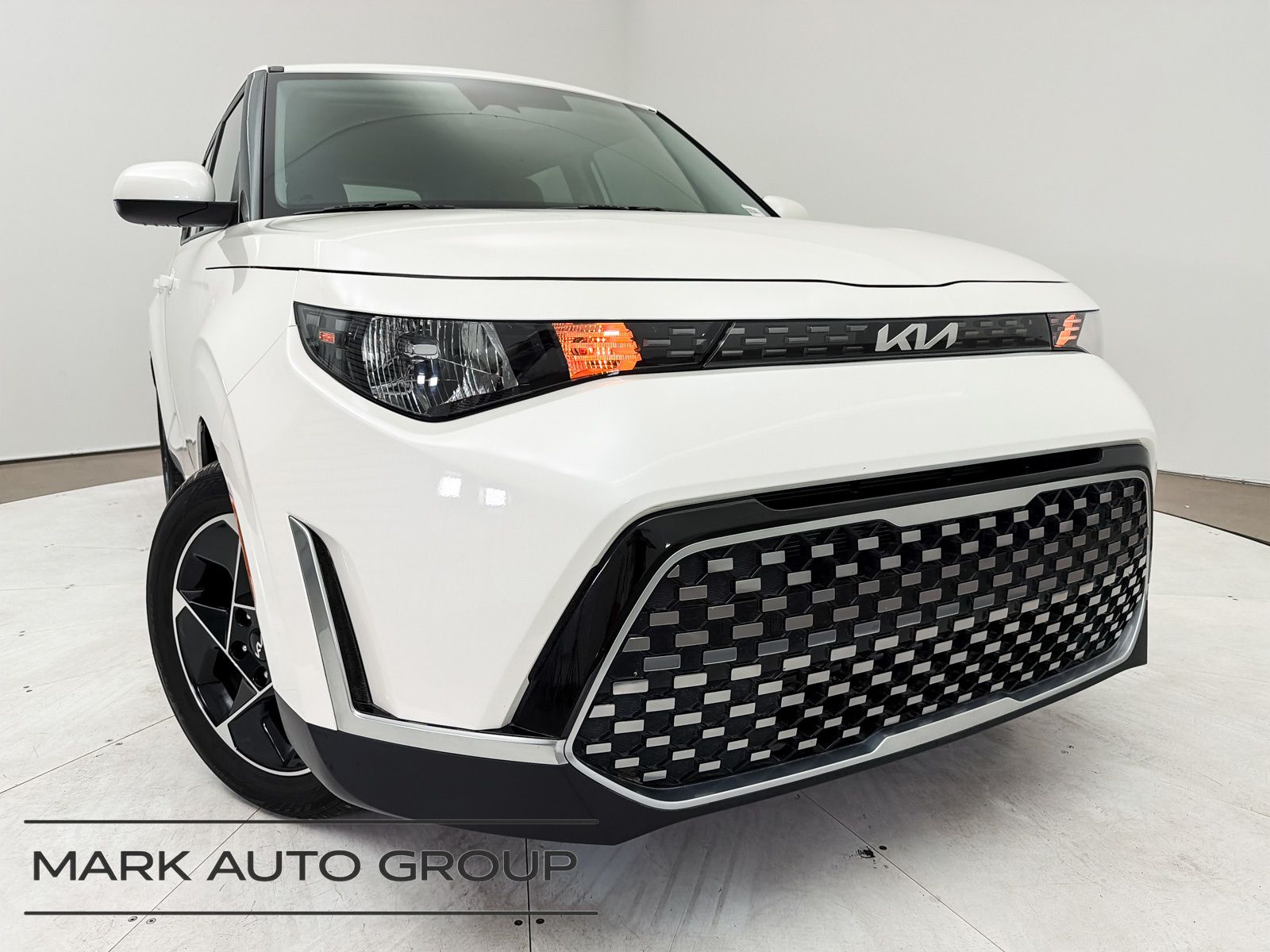 Snow White Pearl 2023 Kia Soul SUV / Crossover Front-Wheel Drive Continuously Variable Transmission
