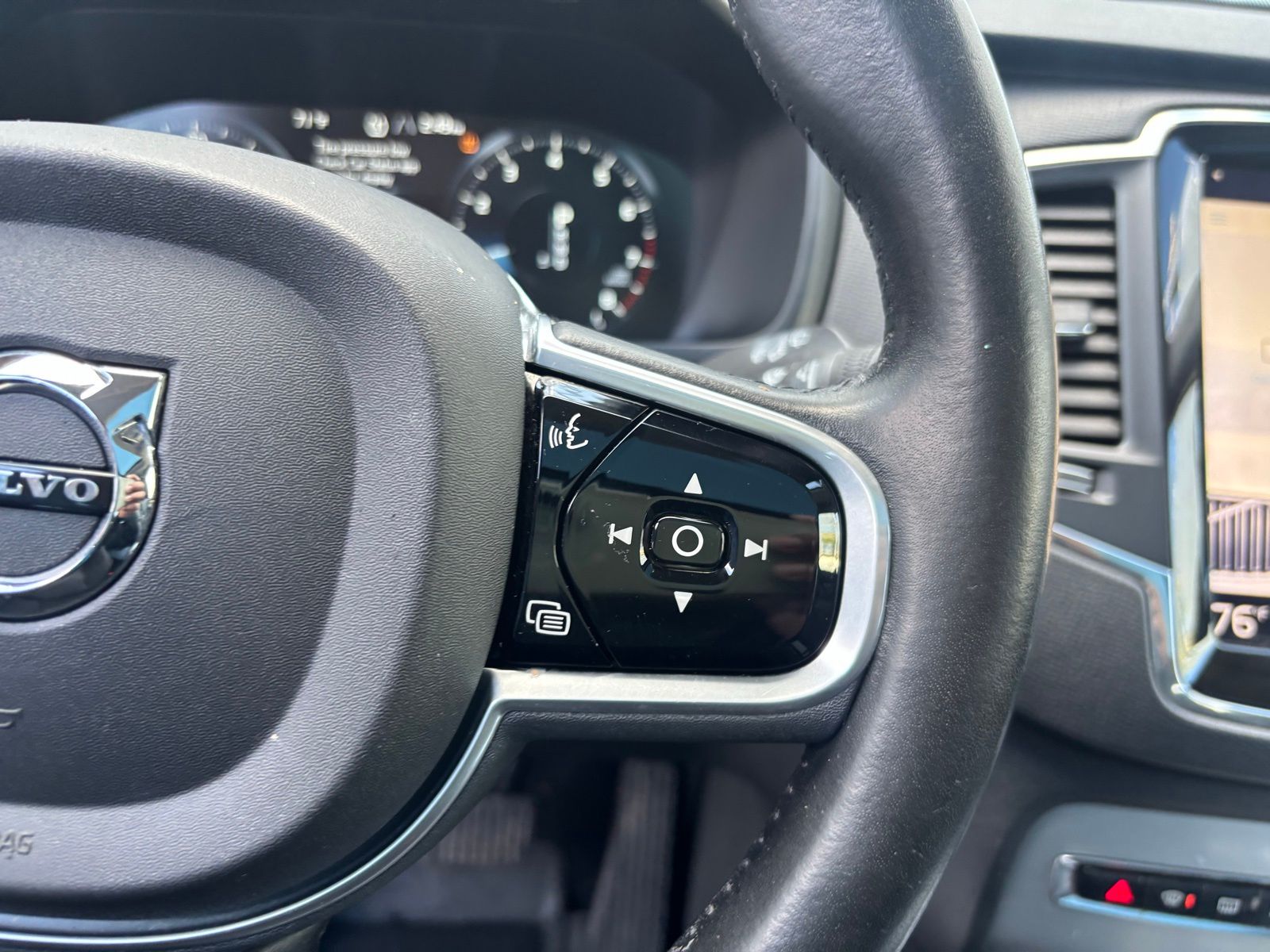 Used Car 2017 Volvo Xc90  T6 Momentum For Sale Under $20,000 In Austin, Texas