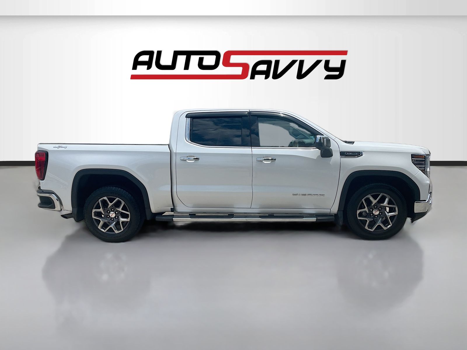 Used 2023 White GMC SLT image 8