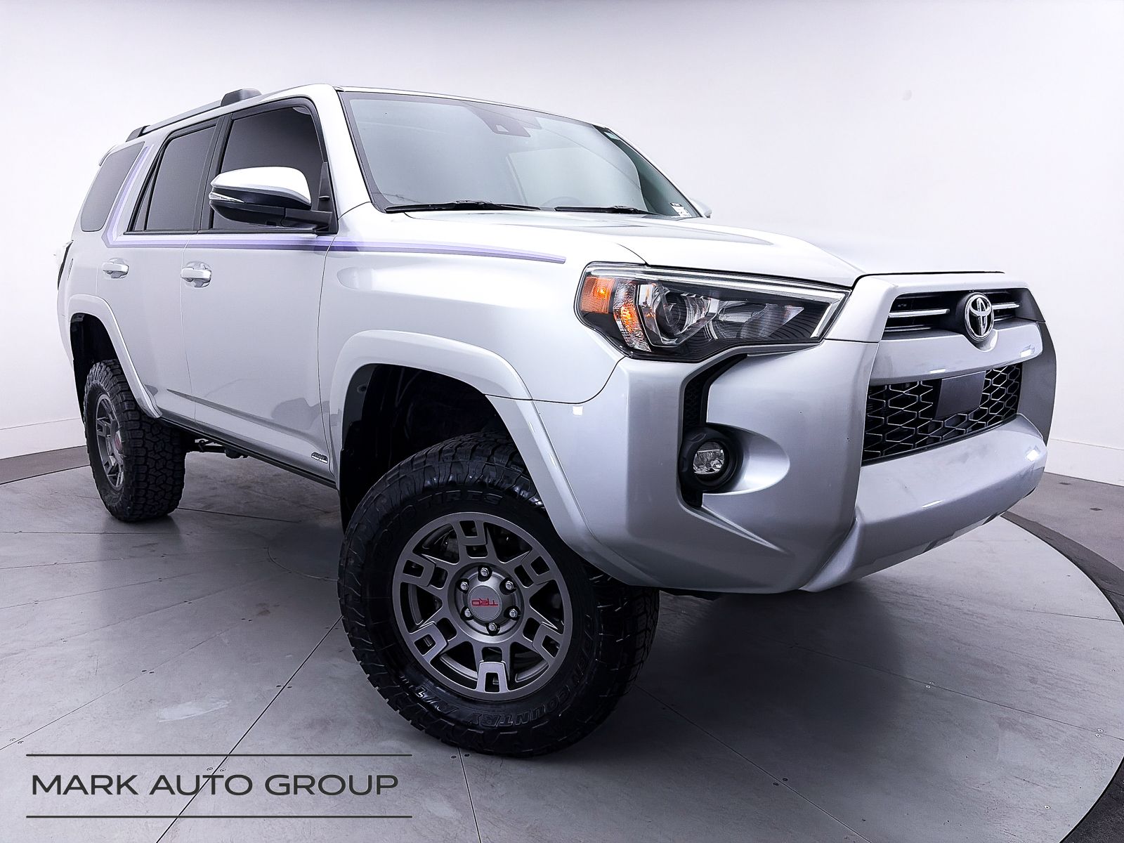 Classic Silver Metallic 2022 Toyota 4Runner SUV / Crossover Four-Wheel Drive 5-Speed Automatic