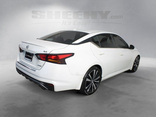 Used 2022 White Nissan 2.0 SR image 7