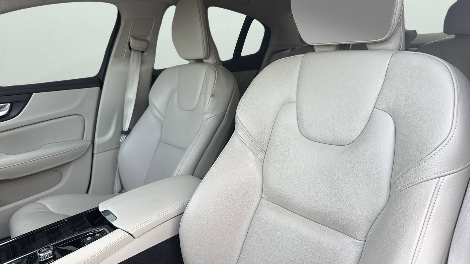 Used Car 2024 Volvo S60 Recharge Plug-in Hybrid  T8 Plus Dark Theme For Sale Under $40,000 In Austin, Texas