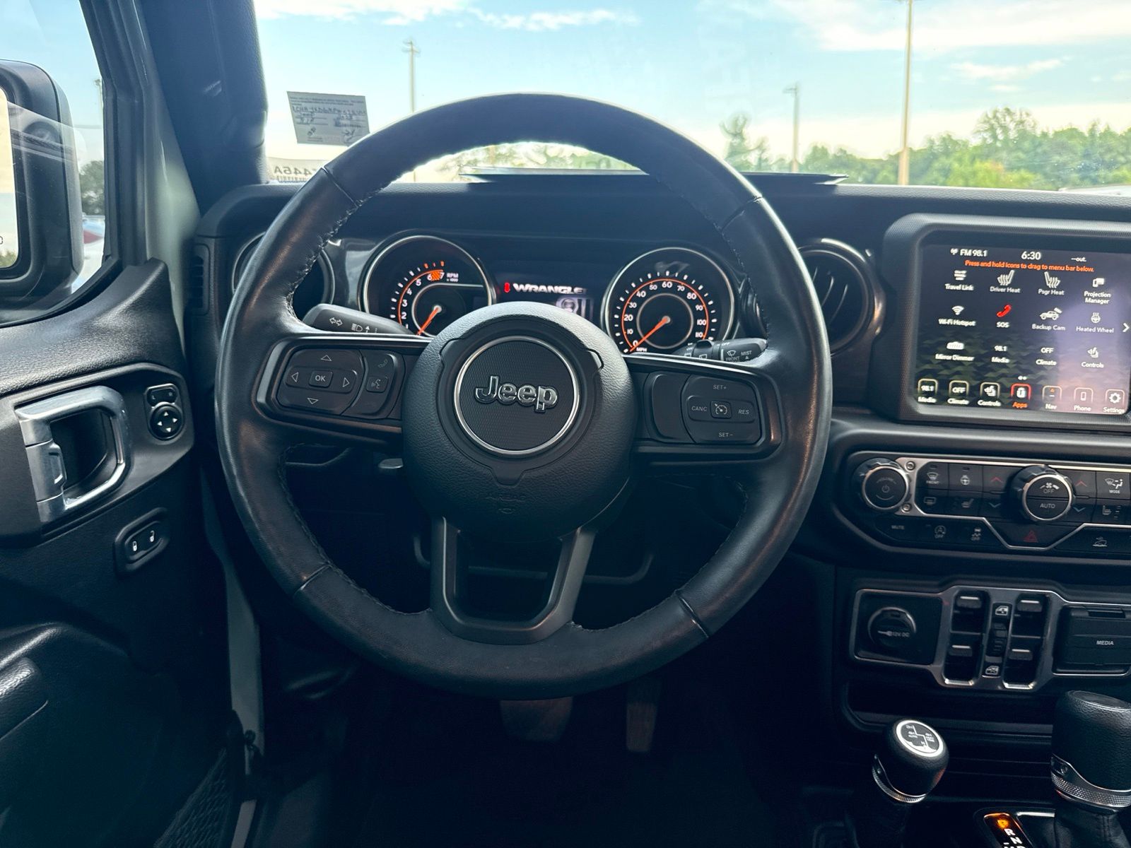 Used 2023  Jeep Sport image 14