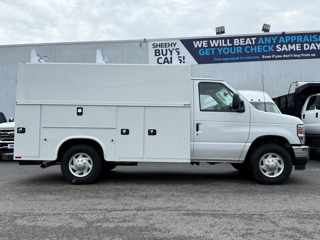 2025 Ford E-Series SRW E-350 Super Duty 138 in WB's photo