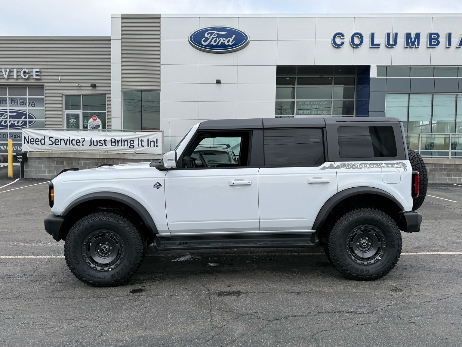 View vehicle photo 3