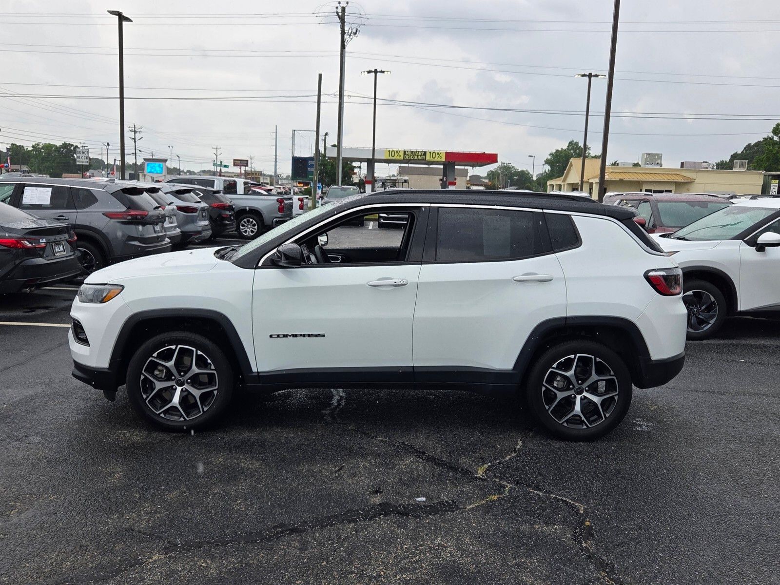 Used 2025 White Jeep Limited image 4