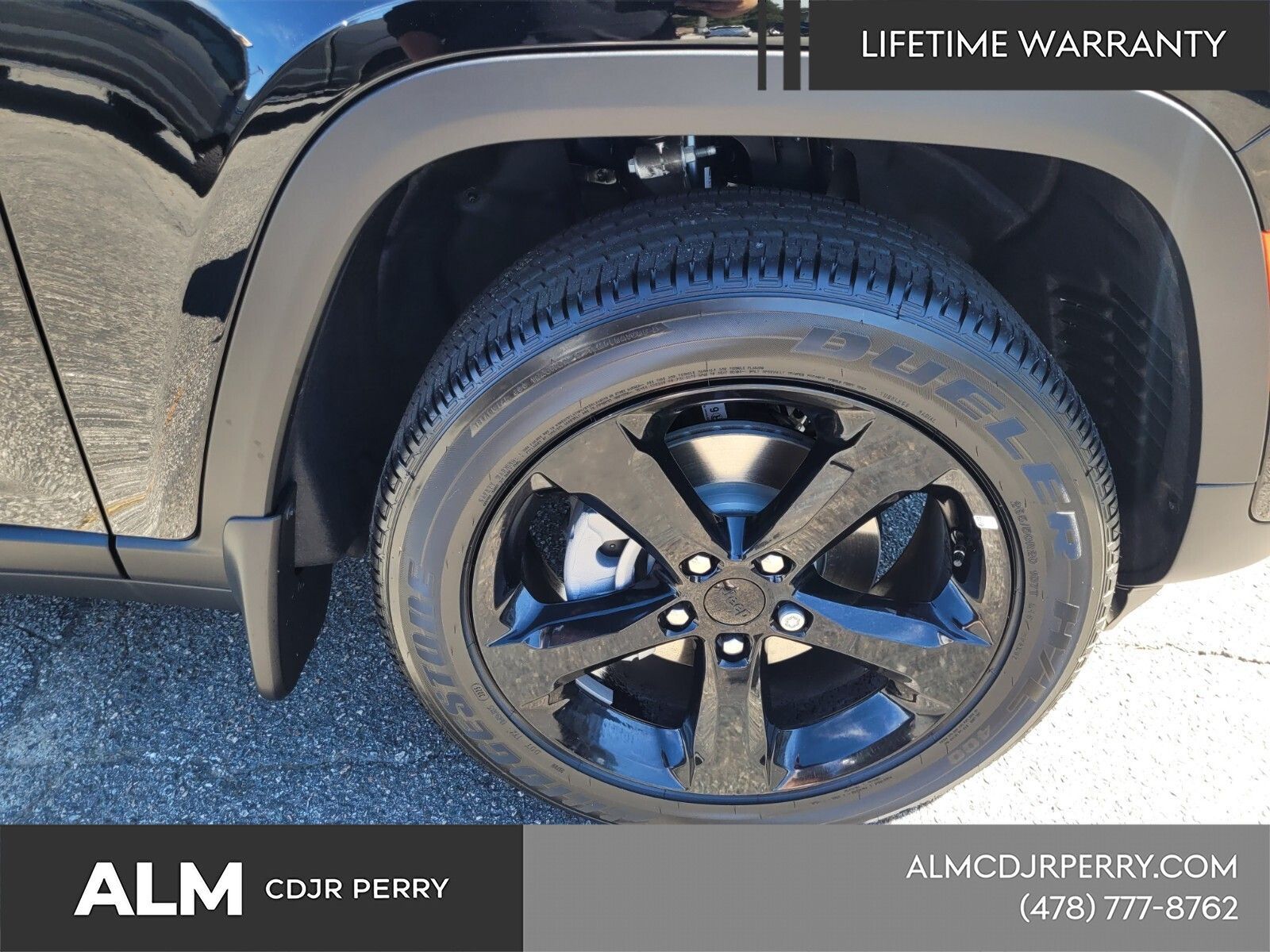 New 2025 Diamond Black Crystal Pearl-Coat Exterior Paint Jeep Altitude X image 18