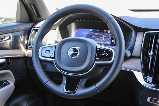 2026 Volvo XC90 Plus - Photo 24