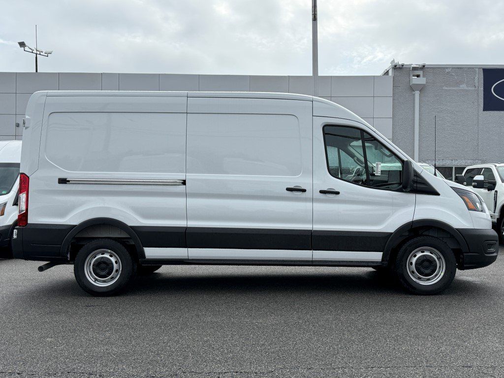 New 2026 Oxford White Ford Base image 2