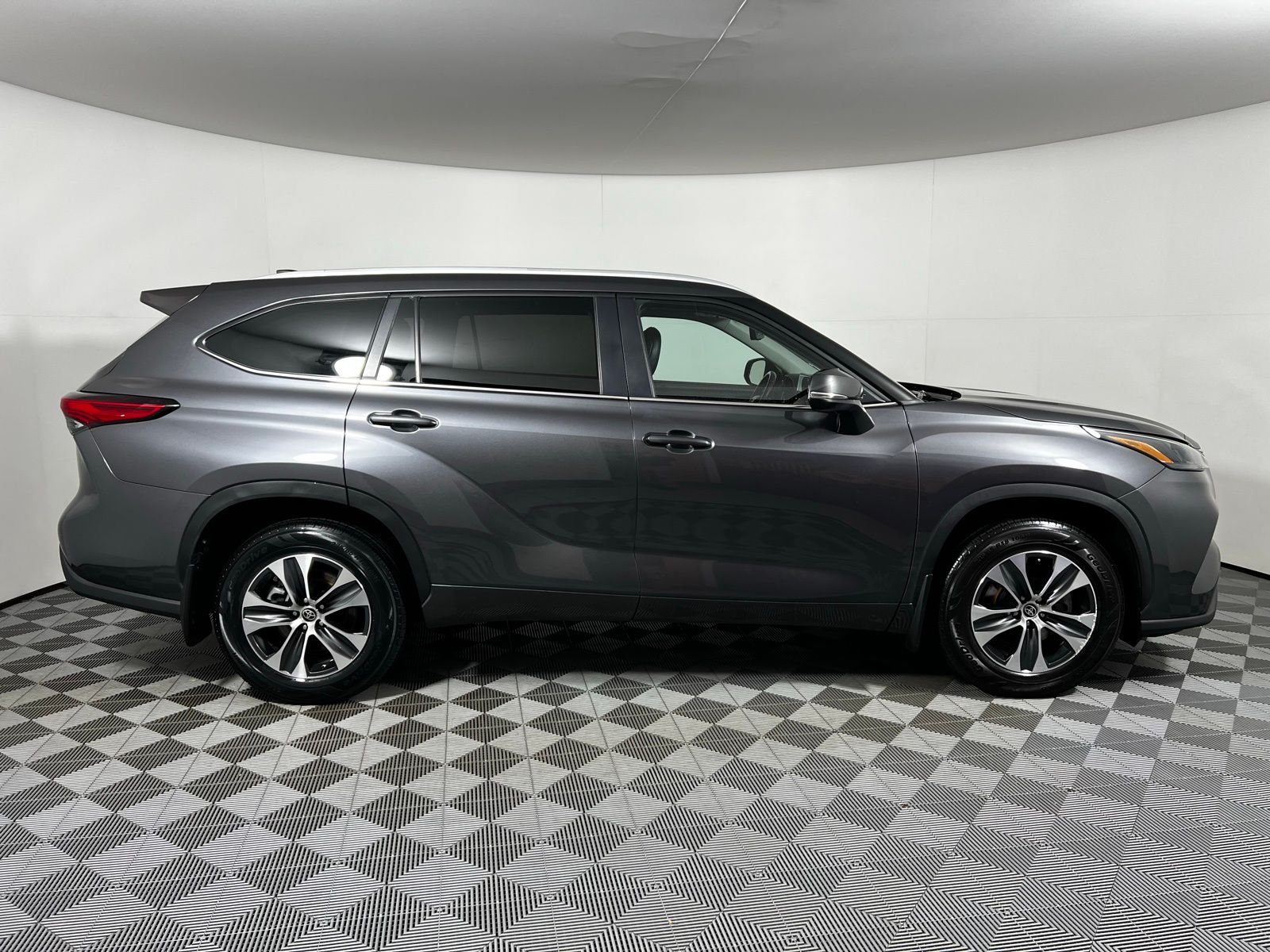 Thumbnail: 2023 Toyota Highlander - 4