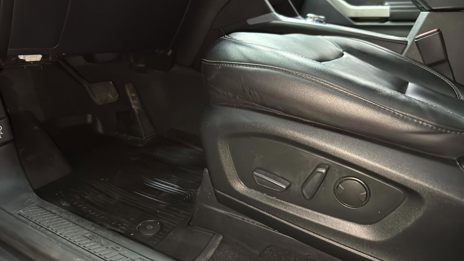 Used Car 2022 Ford Explorer  Xlt For Sale Under $30,000 In Austin, Texas