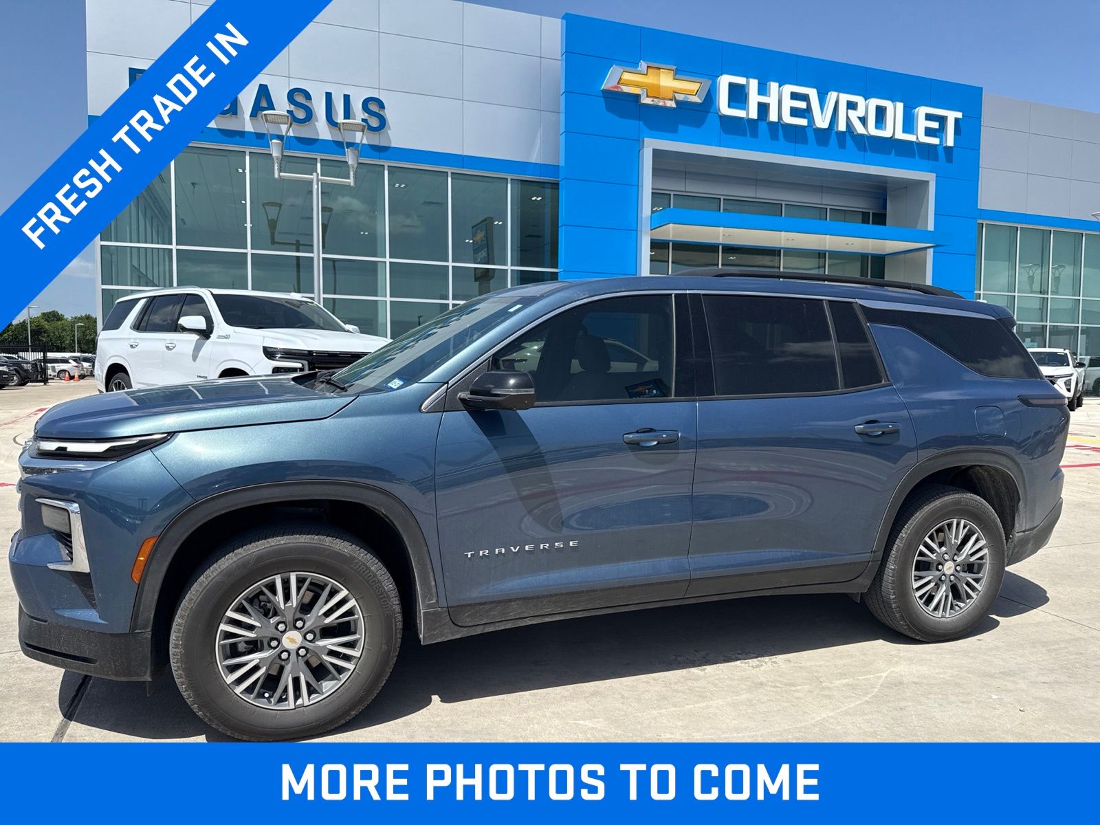 Lakeshore Blue Metallic 2025 Chevrolet Traverse SUV / Crossover Front-Wheel Drive 8-Speed Automatic
