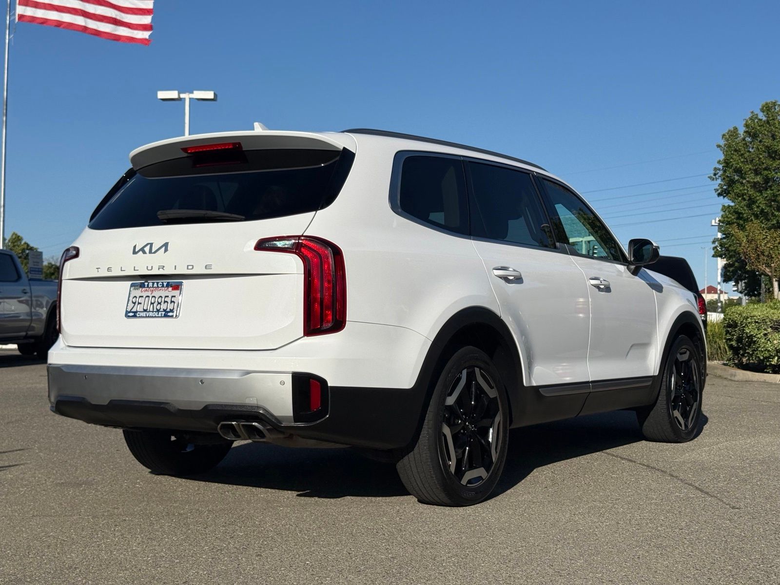 View vehicle photo 7