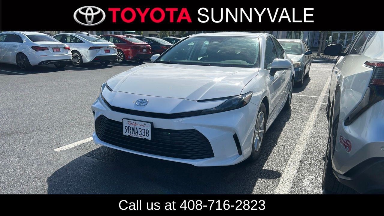 2025 Toyota Camry LE Hybrid's photo