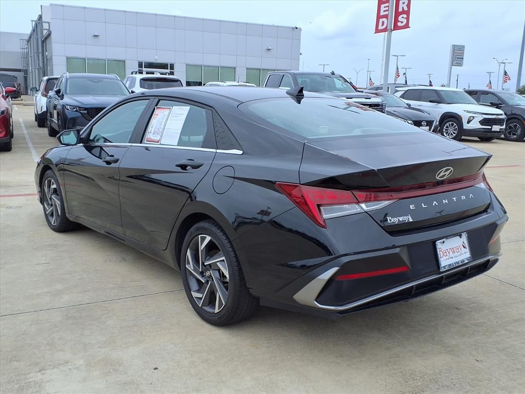 2025 Hyundai Elantra SEL Convenience Black at DeMontrond Gulf Freeway