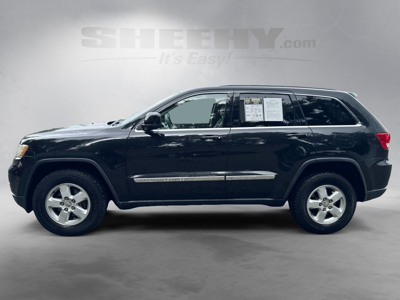 Used 2012 Brilliant Black Crystal Pearlcoat Jeep Laredo image 13