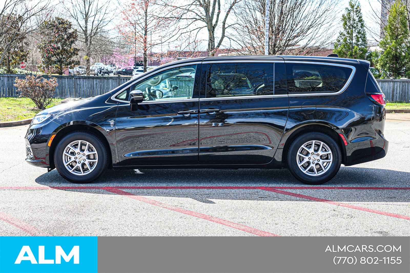 Used 2024 Black Chrysler Touring L image 10