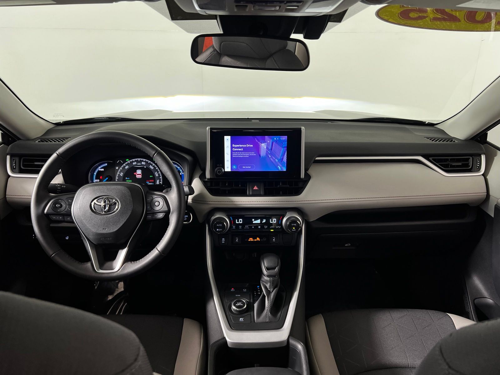 Thumbnail: 2025 Toyota RAV4 - 26