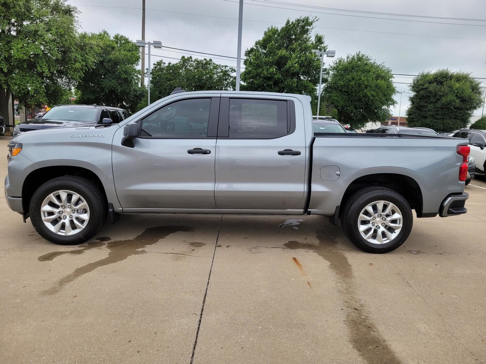 View vehicle photo 2