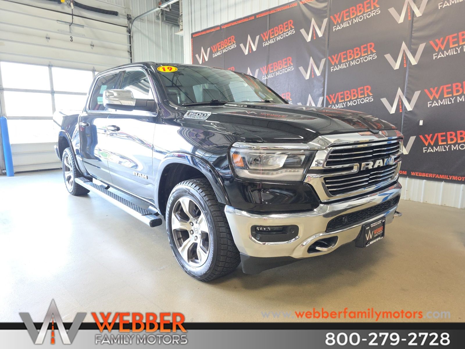 Diamond Black Crystal Pearlcoat 2019 RAM 1500 Pickup Truck Four-Wheel Drive 8-Speed Automatic