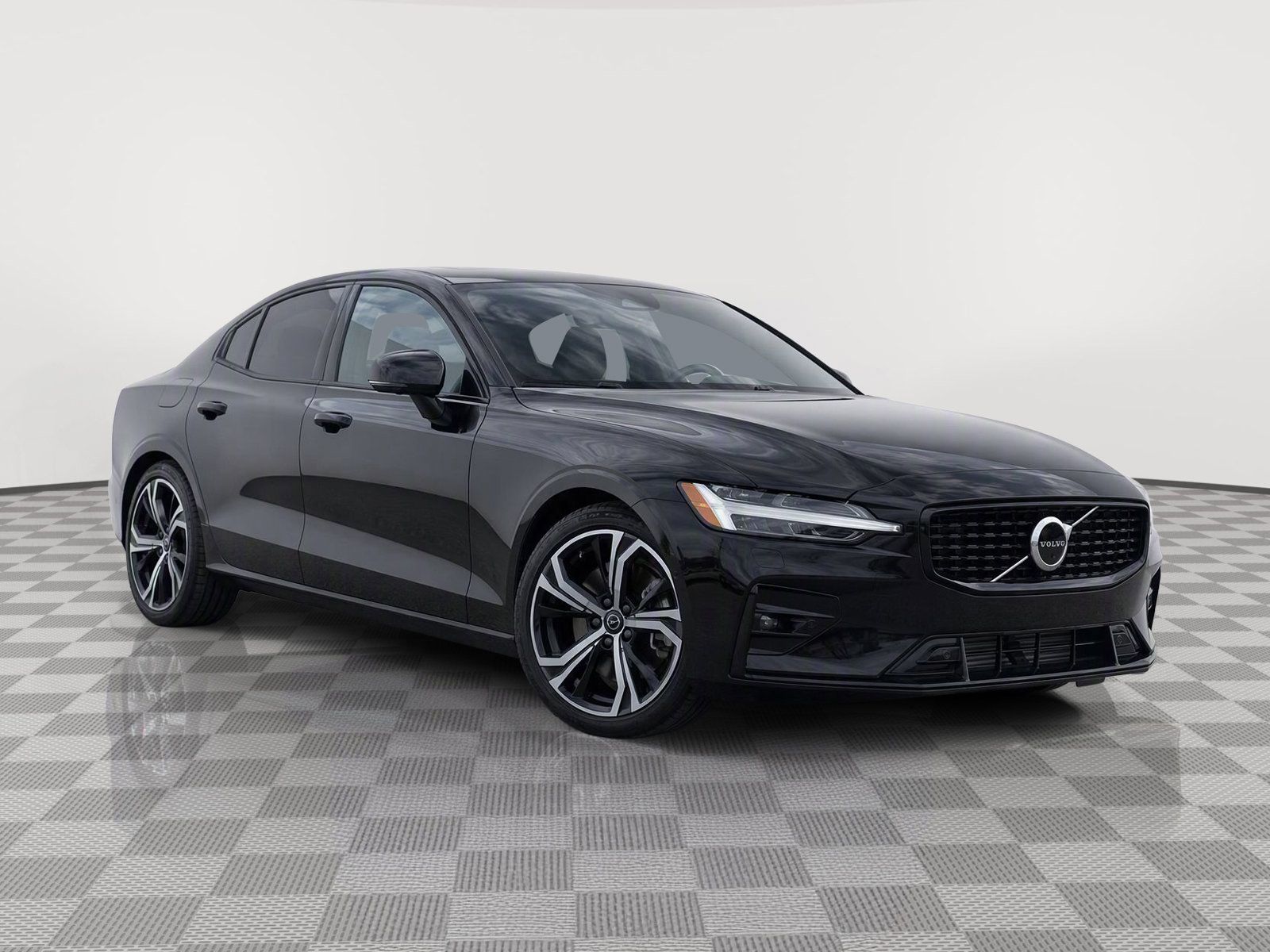 2024 Volvo S60 B5 Plus Dark Theme AWD