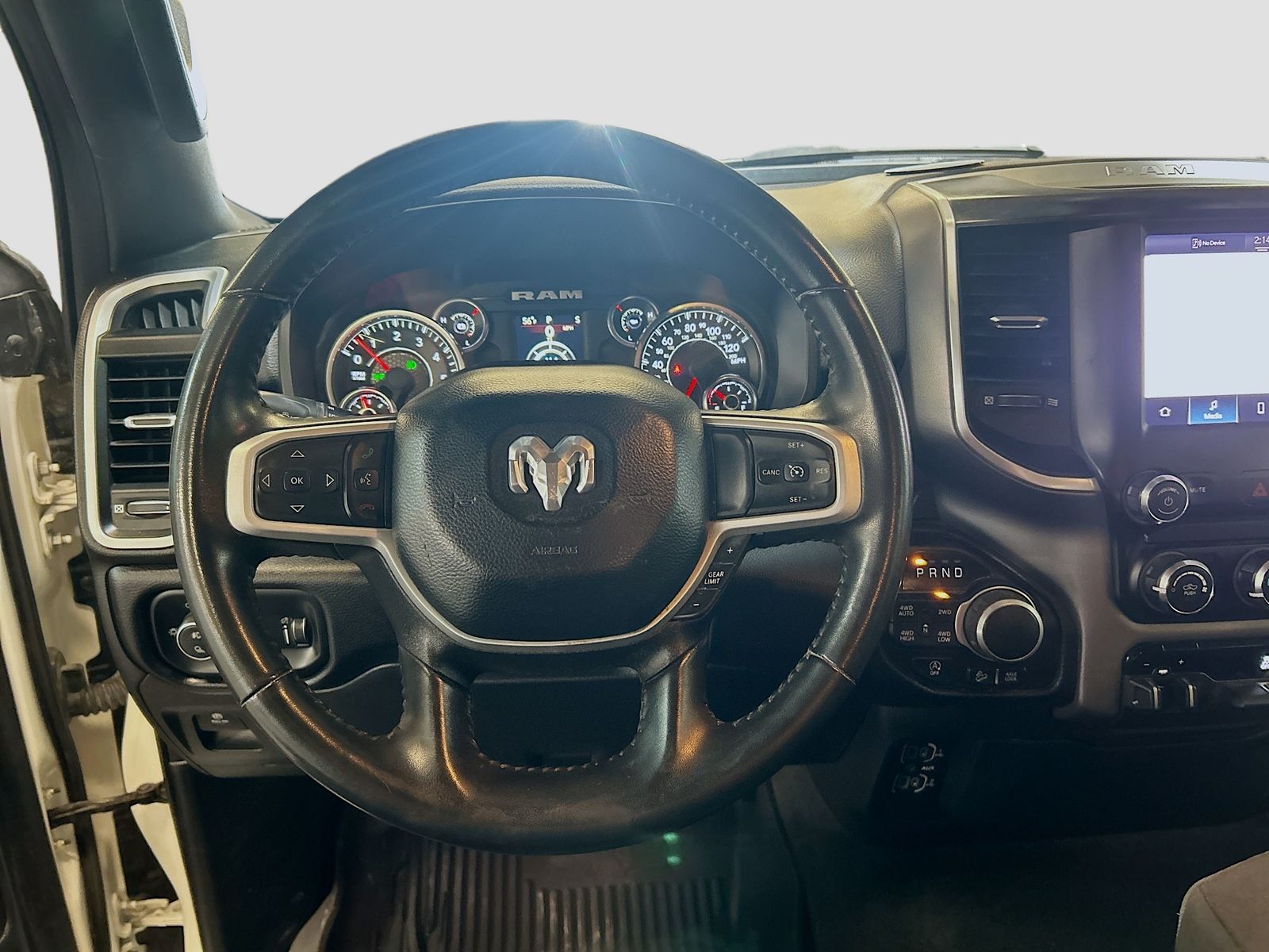 Used 2022 White Ram Big Horn/Lone Star image 11