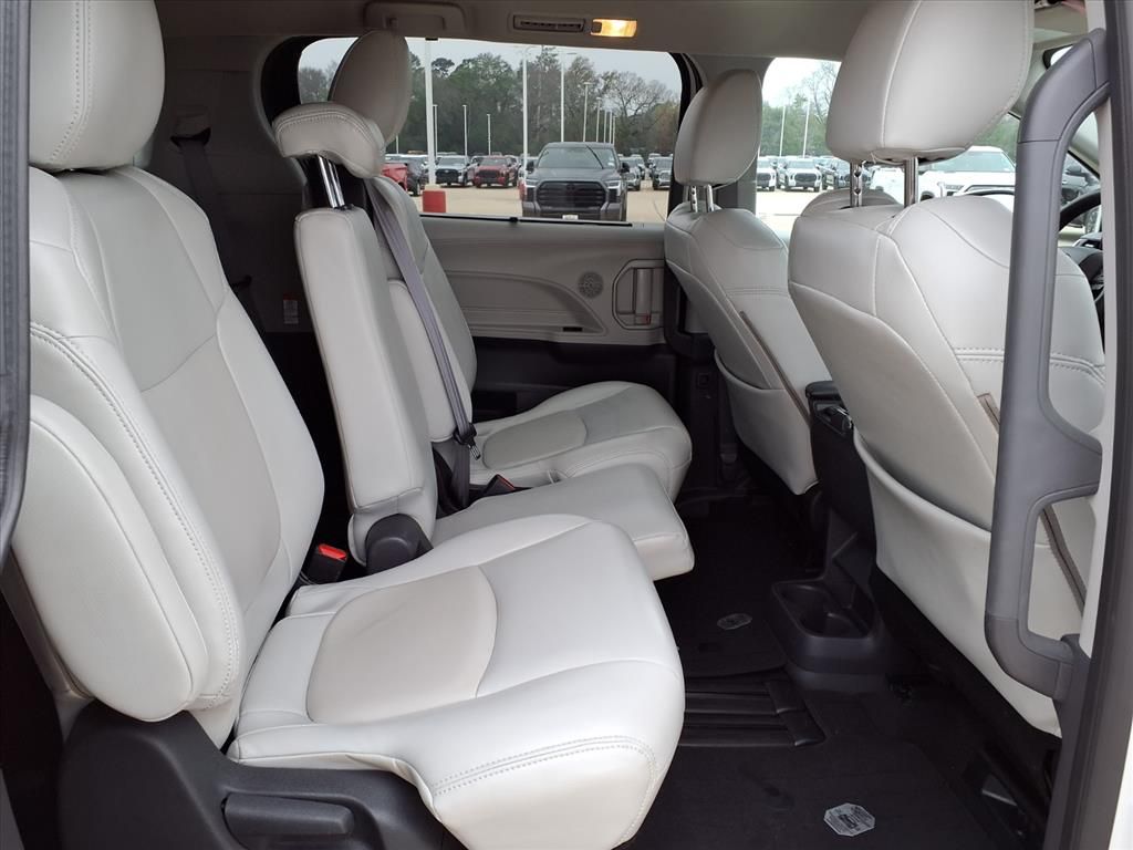 2022 Toyota Sienna LE White at AutoSavvy Houston Southwest