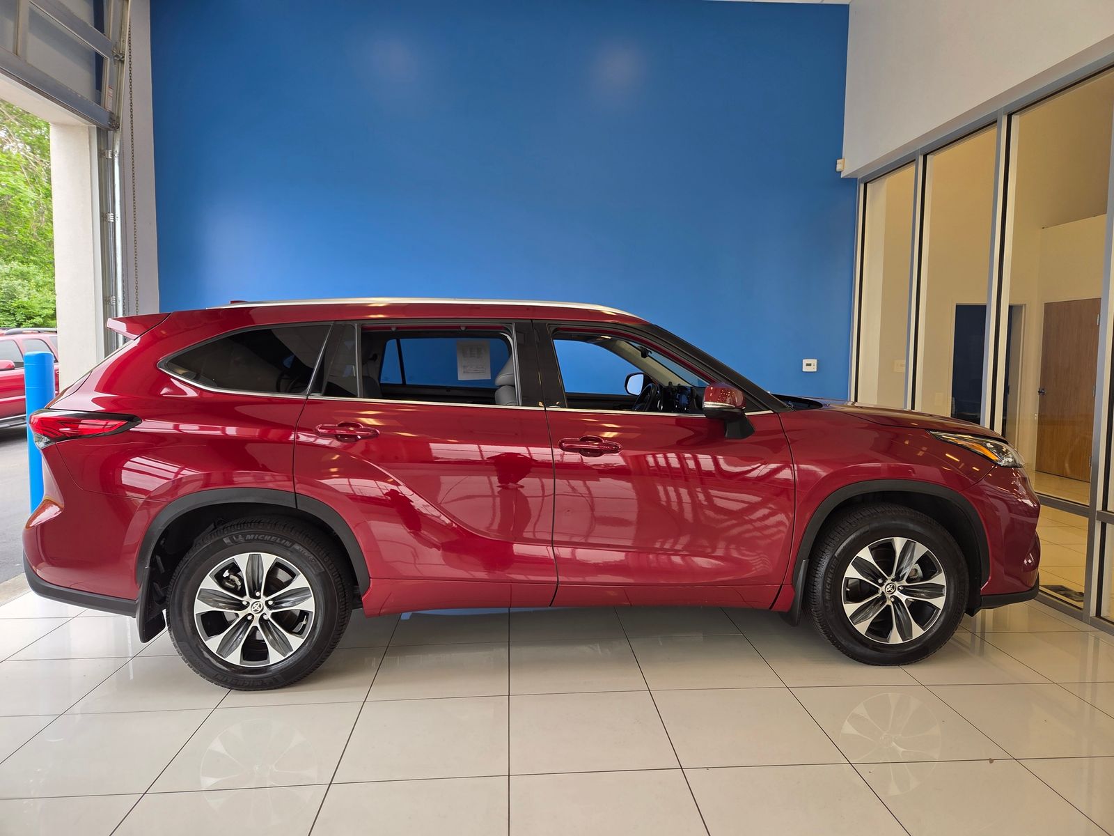 Used 2020 Red Toyota XLE image 5