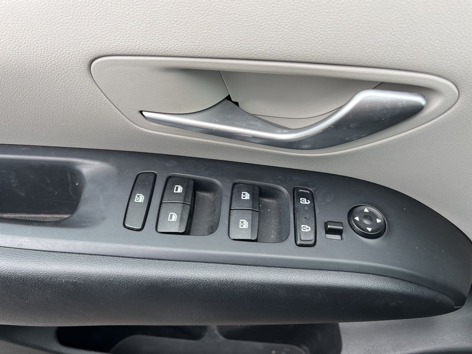 Used 2023 Silver Hyundai SEL image 12