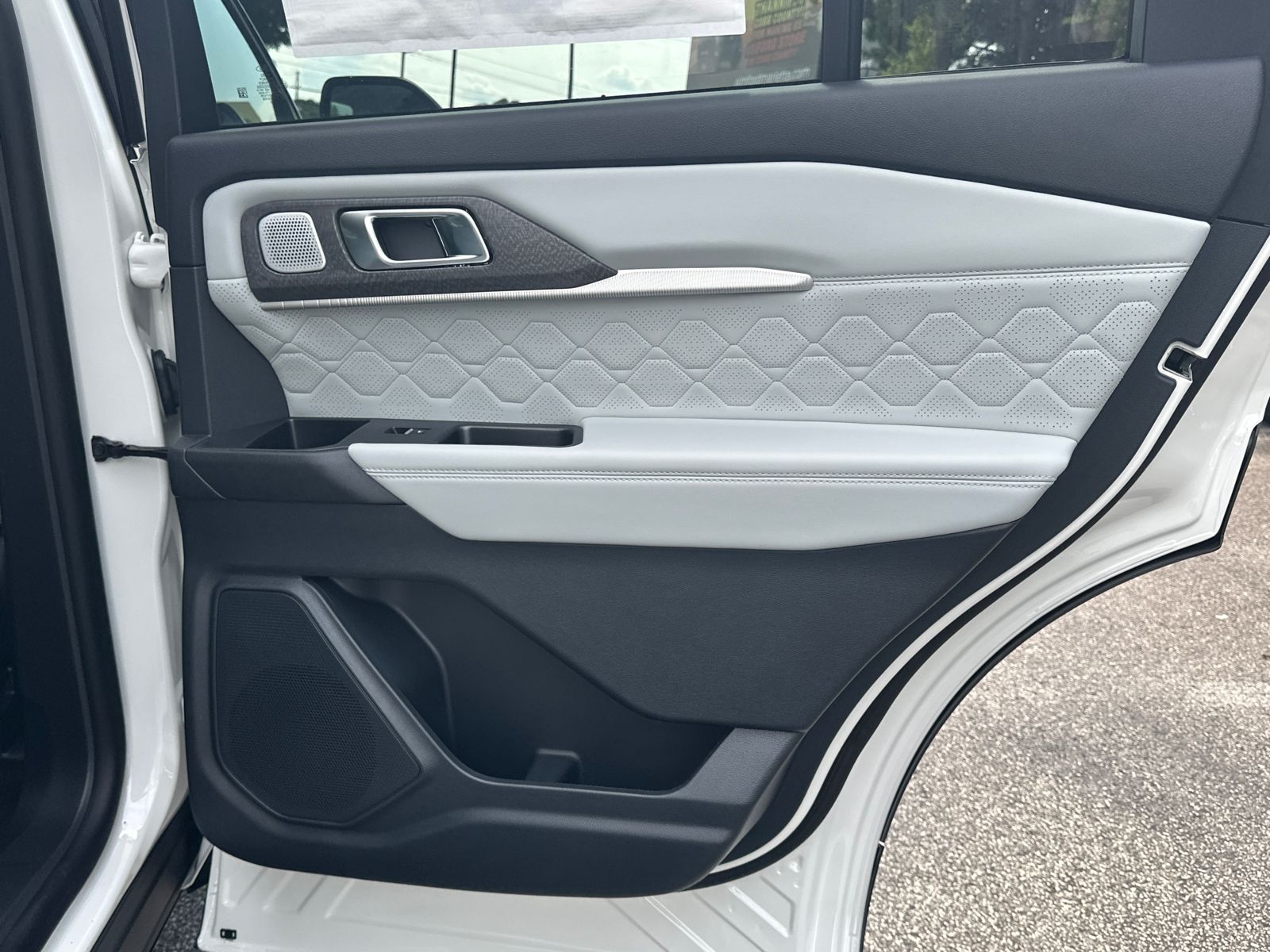 New 2026 Star White Metallic Tri-Coat Ford Platinum™ image 17