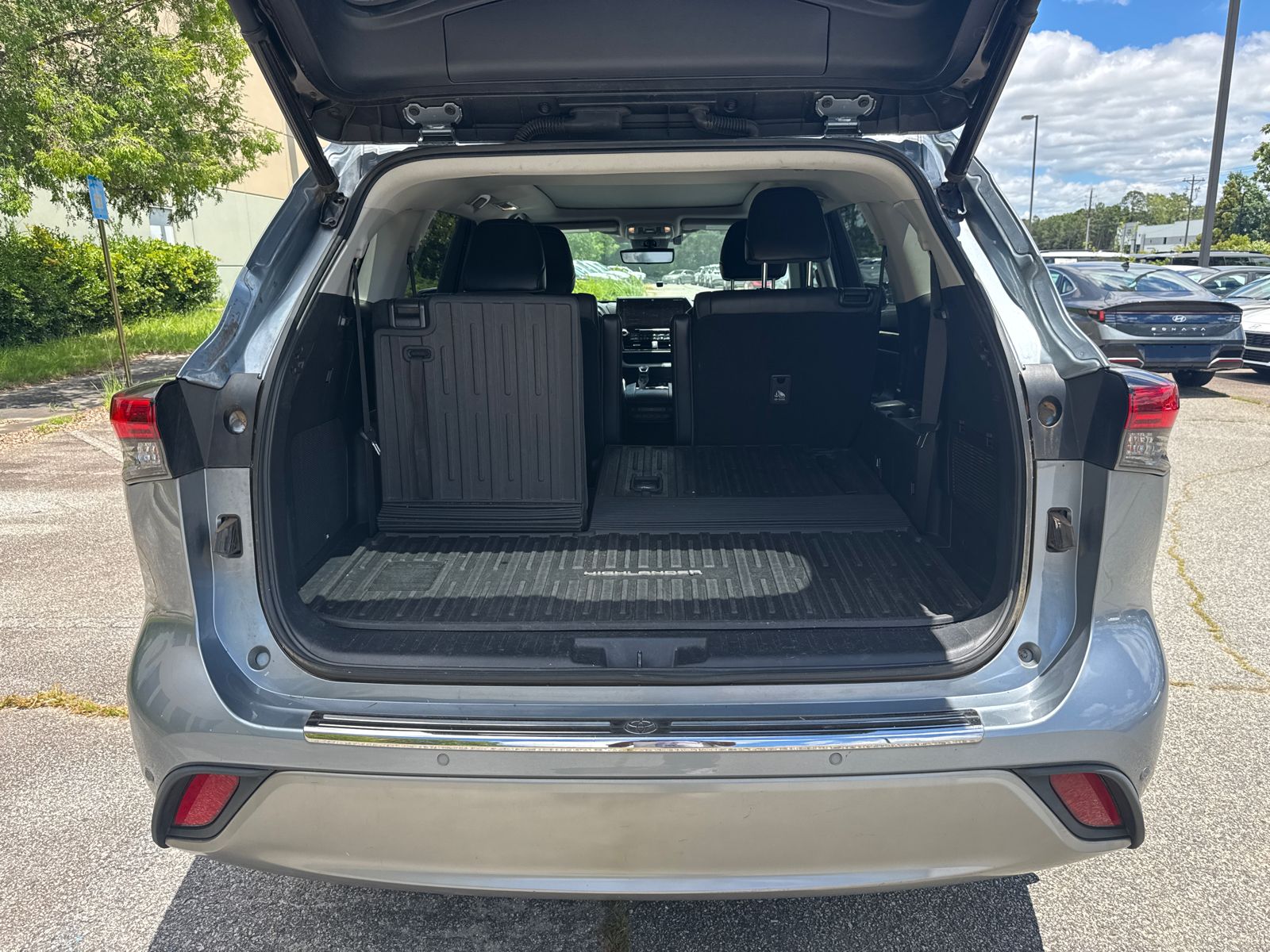 Used 2021  Toyota Platinum image 18