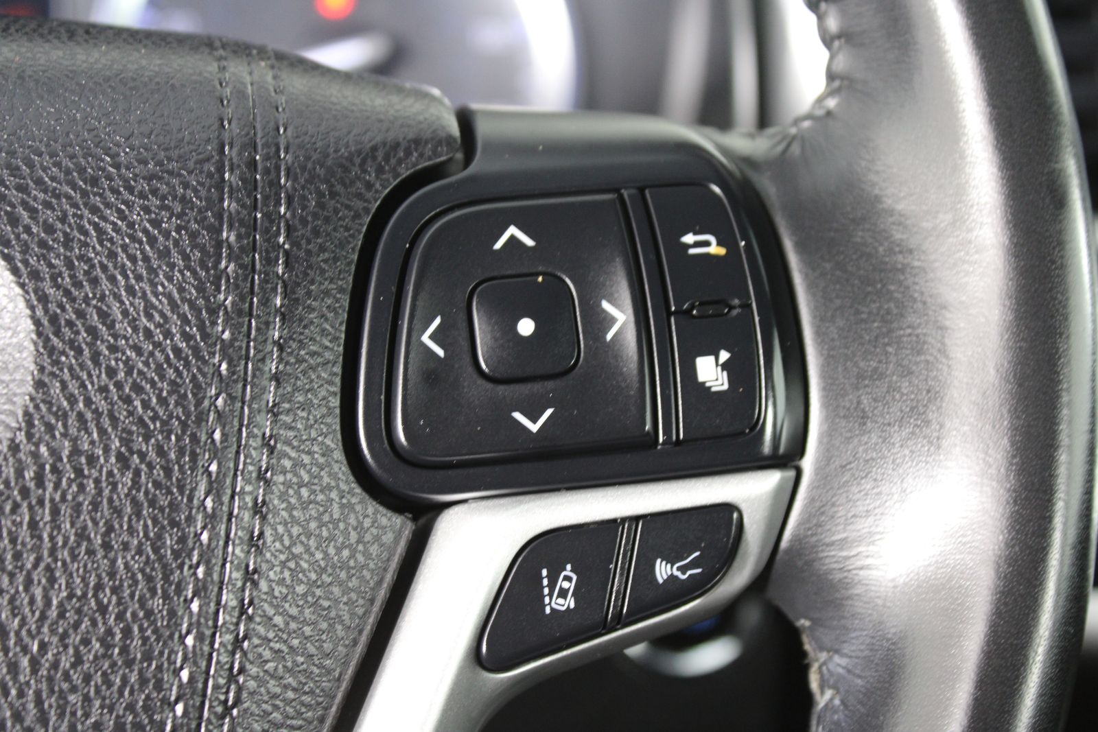 Used 2018 Black Toyota XLE image 26