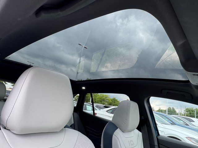 Used 2023 Blue Volkswagen Pro S image 9