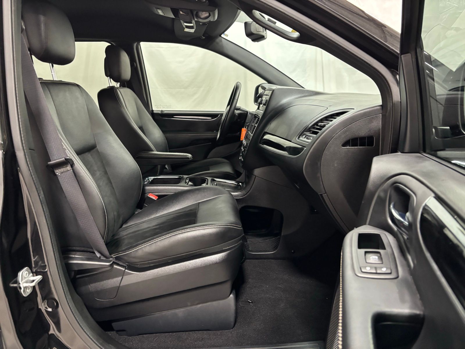 Used Car 2016 Dodge Grand Caravan  Sxt For Sale Under $12,000 In Austin, Texas