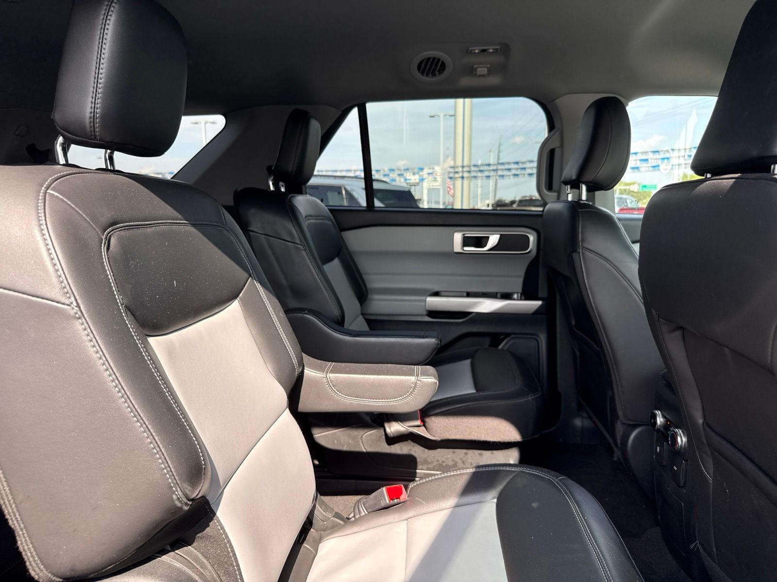 2023 Ford Explorer image 8