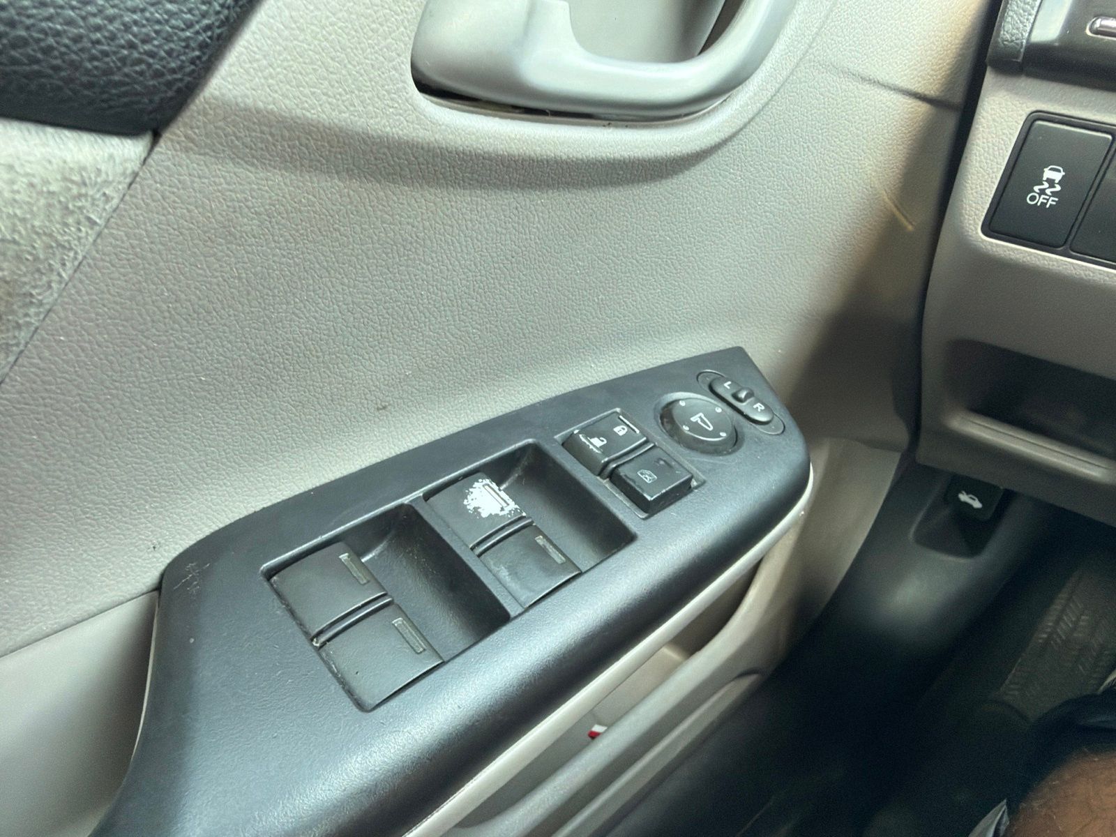 Used 2013 Gray Honda LX image 19