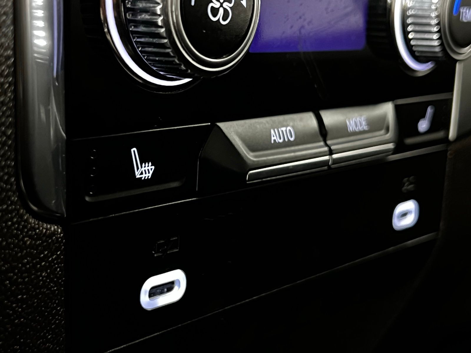 Thumbnail: 2022 GMC Yukon XL - 29