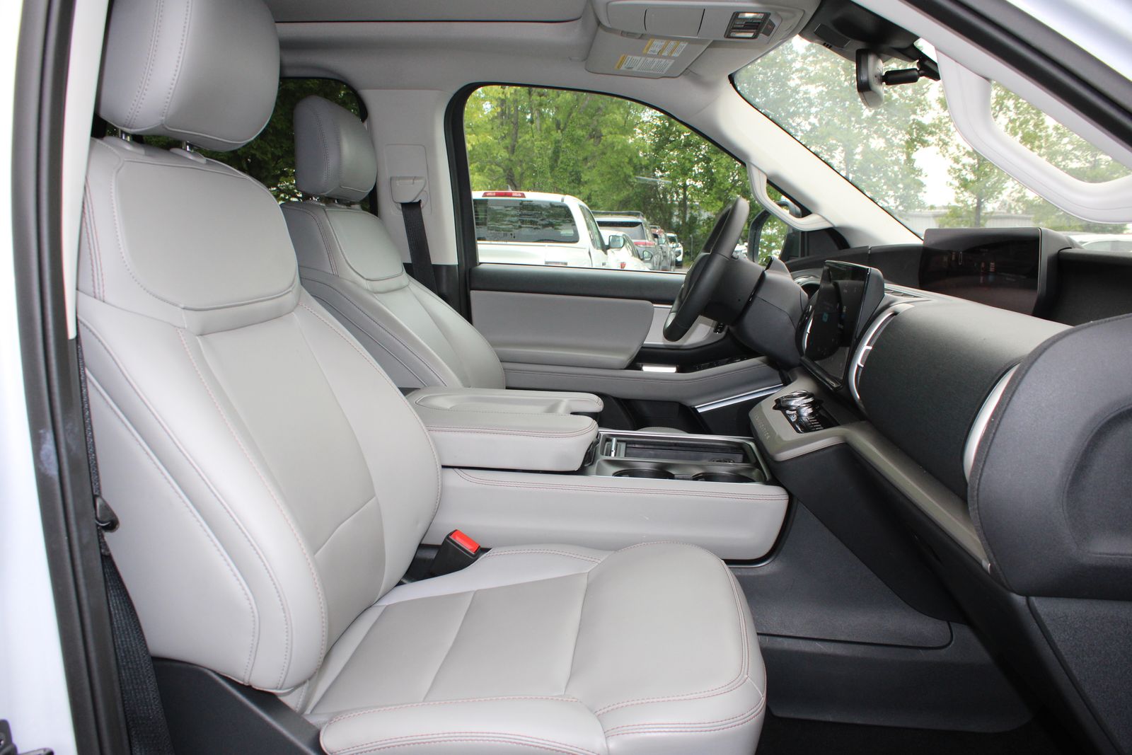 Used 2025 Silver Ford Active image 32