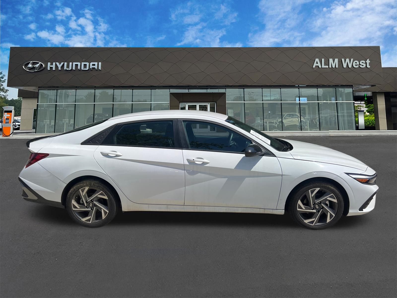 Used 2025 White Hyundai SEL Sport image 4