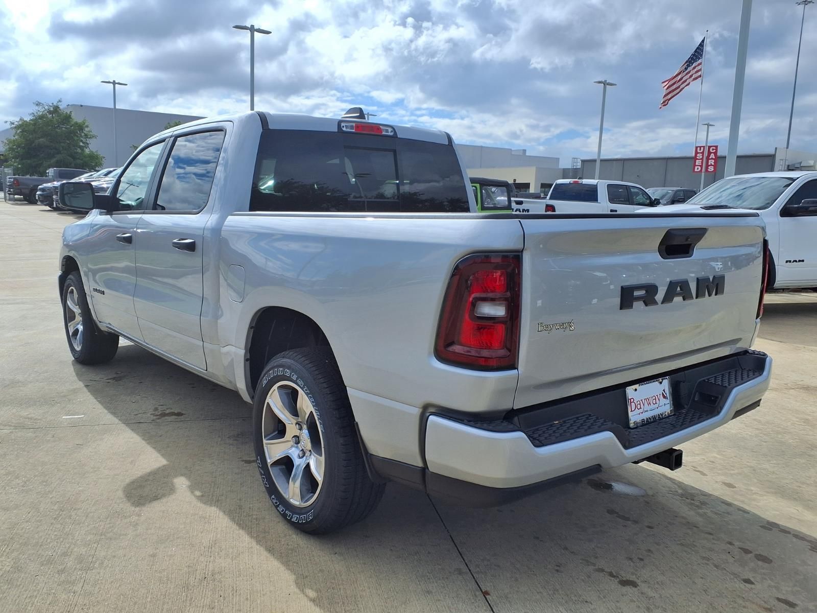View vehicle photo 4