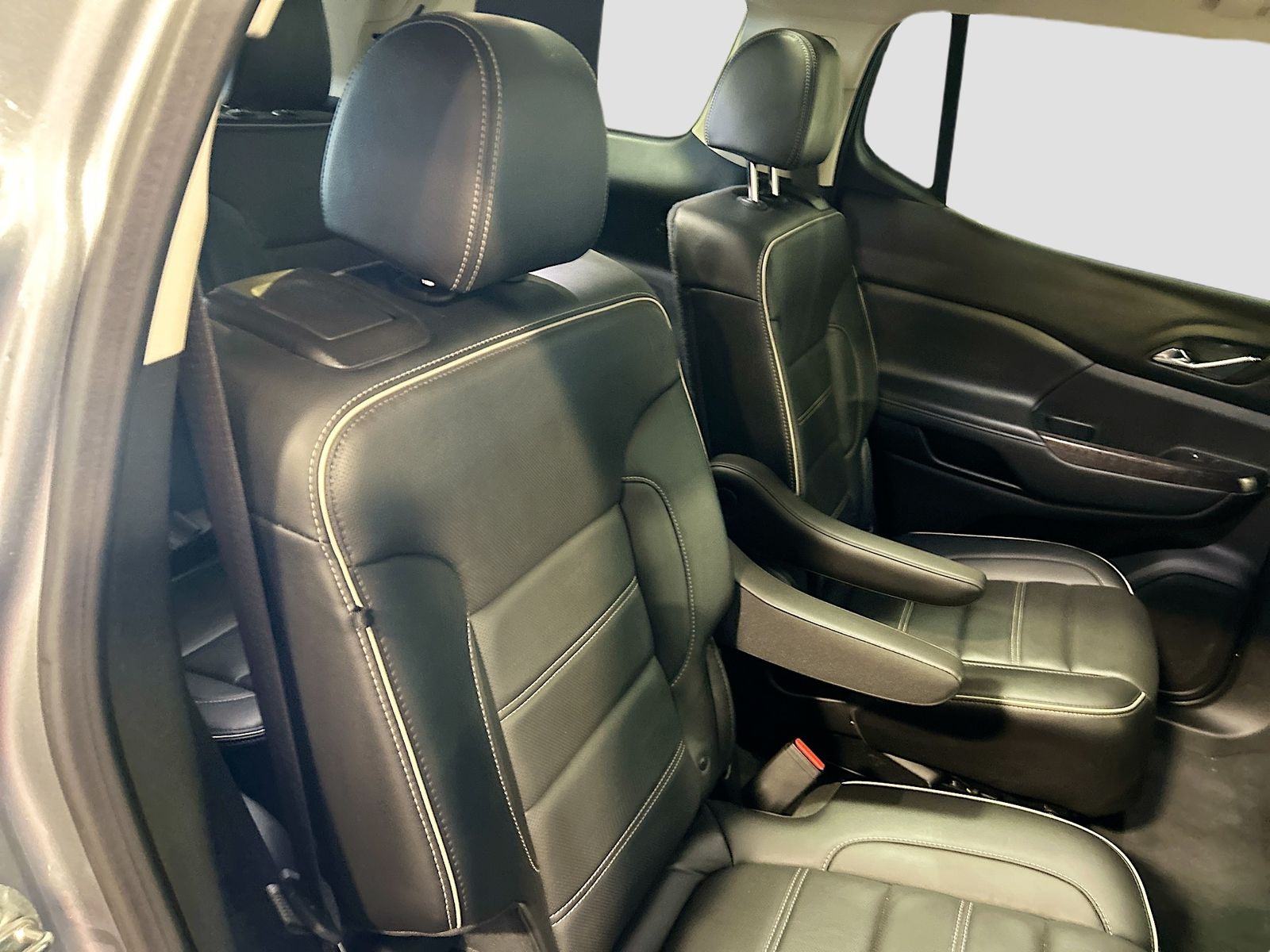 Used 2023 Silver GMC Denali image 30