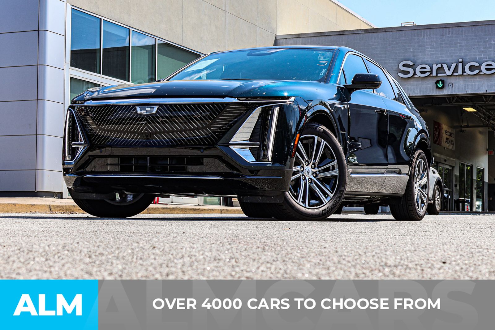 2025 Cadillac Lyriq Luxury photo 2