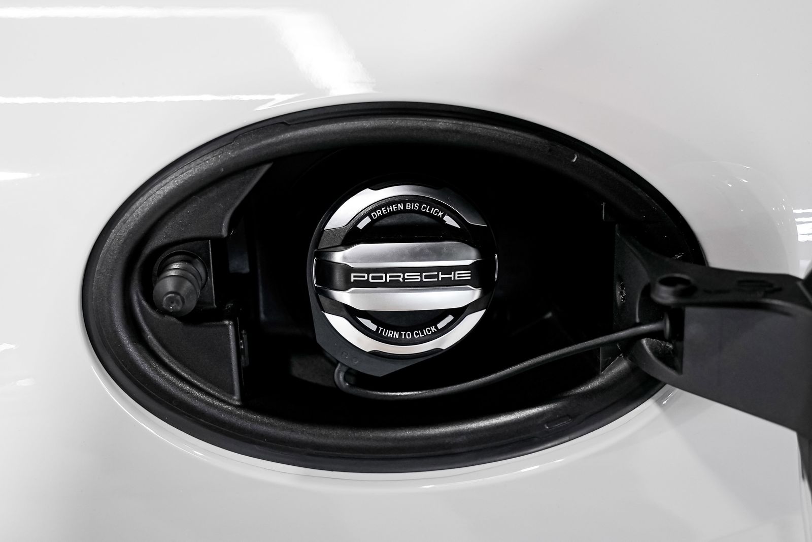 2022 Porsche 718 Spyder Base — photo 37