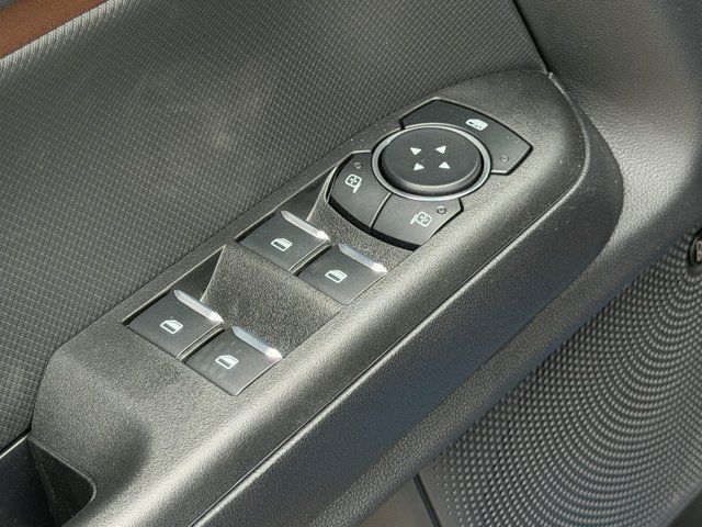 New 2025 Velocity Blue Metallic Ford Outer Banks image 31