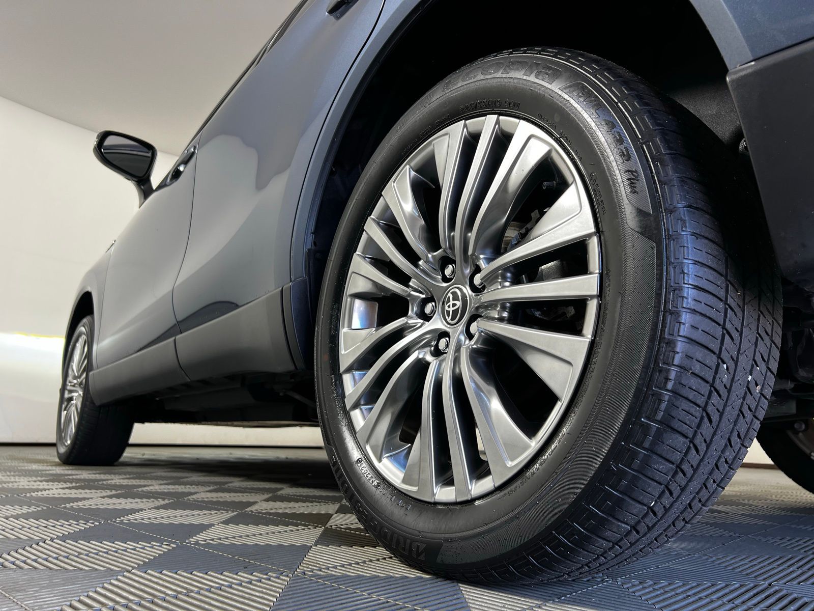 2021 Toyota Venza XLE 27