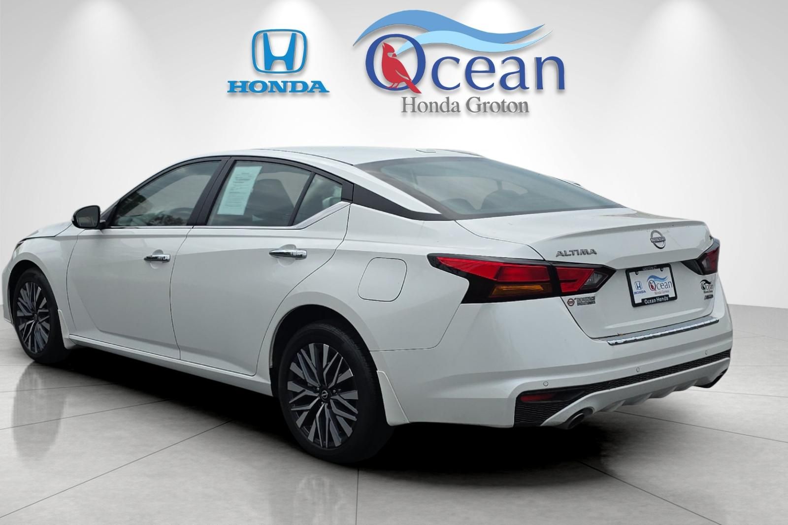 Used 2023 White Nissan 2.5 SV image 5