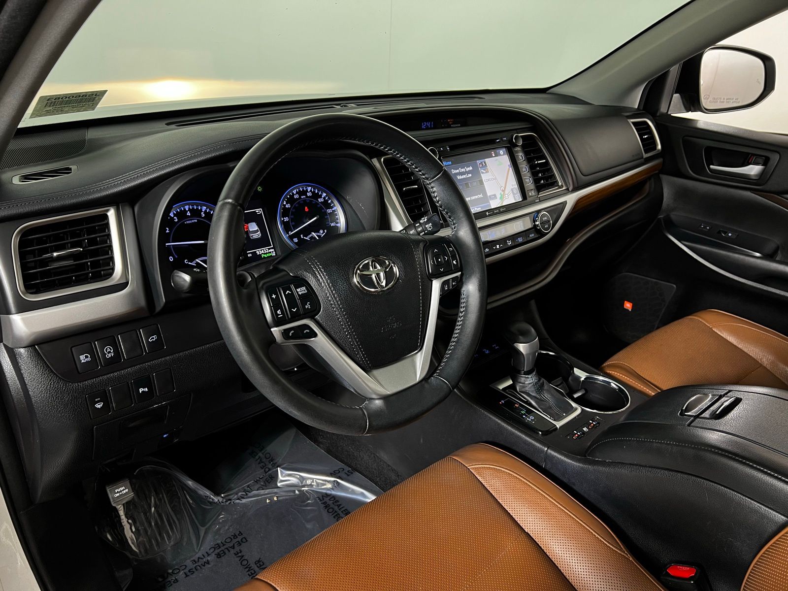 Thumbnail: 2018 Toyota Highlander - 12