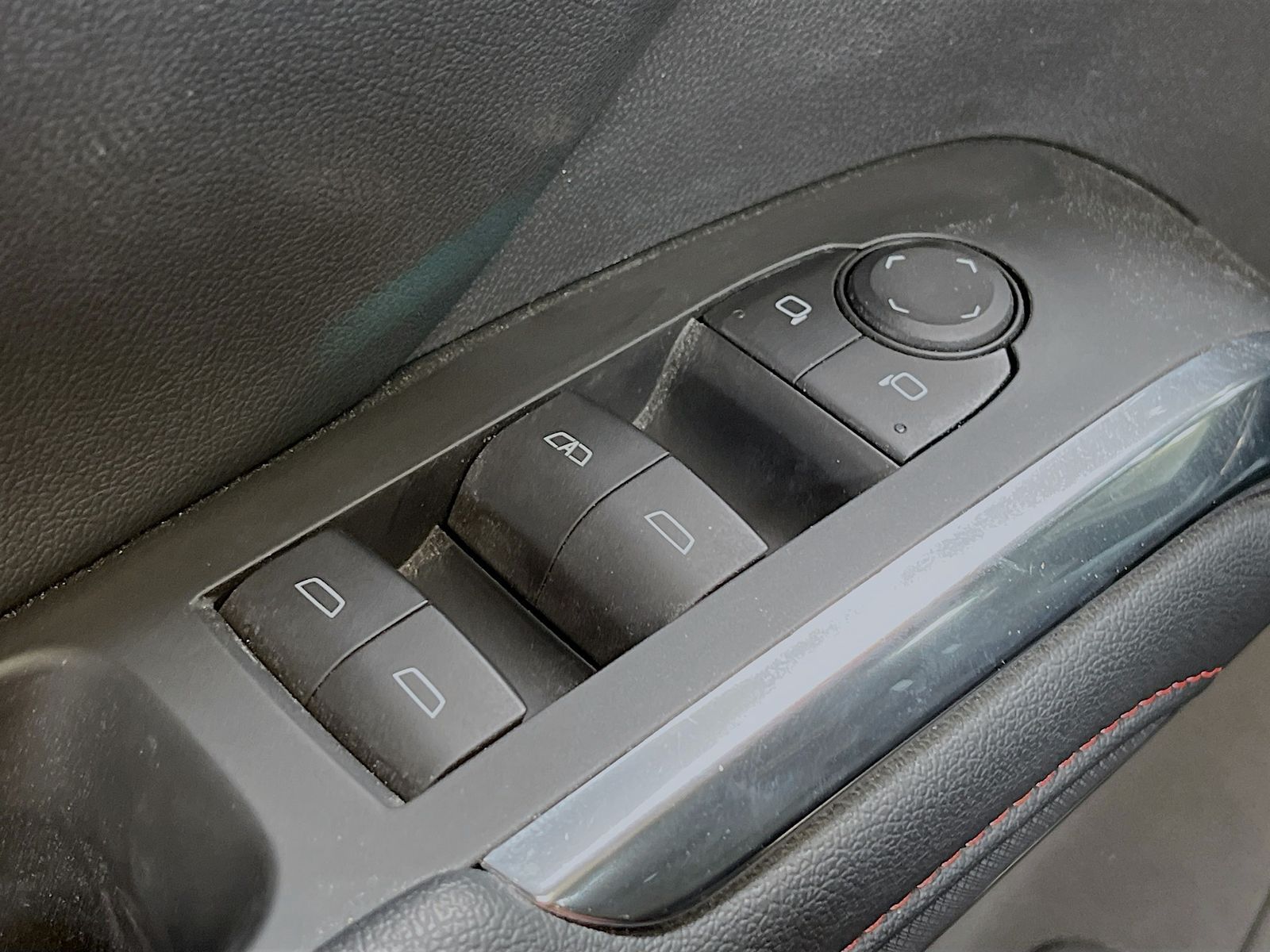 Used 2025 Black Chevrolet Z71 image 18