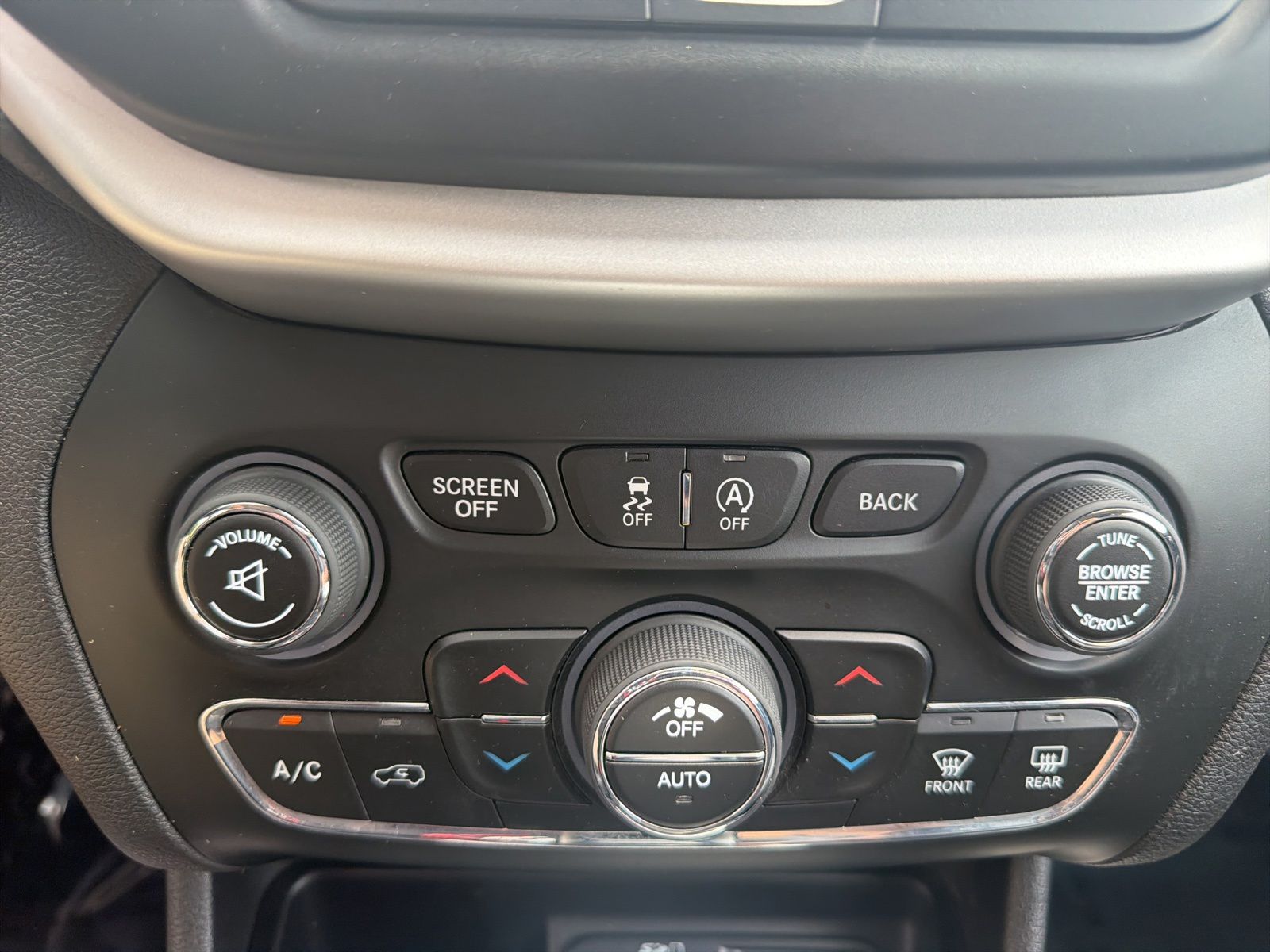 Used 2017 Billet Silver Metallic Clearcoat Jeep Trailhawk image 20