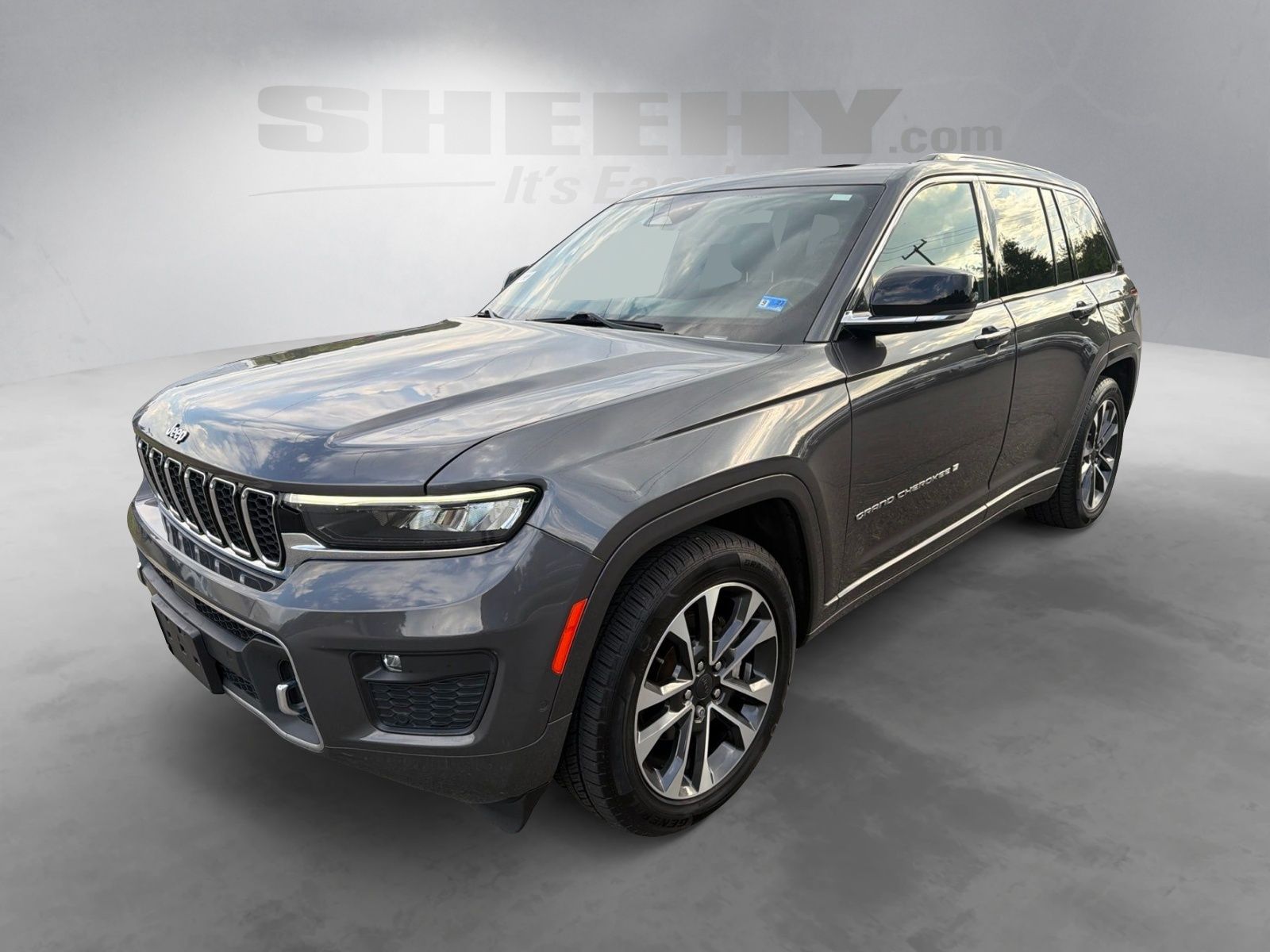 Used 2022 Metallic Jeep Overland image 16
